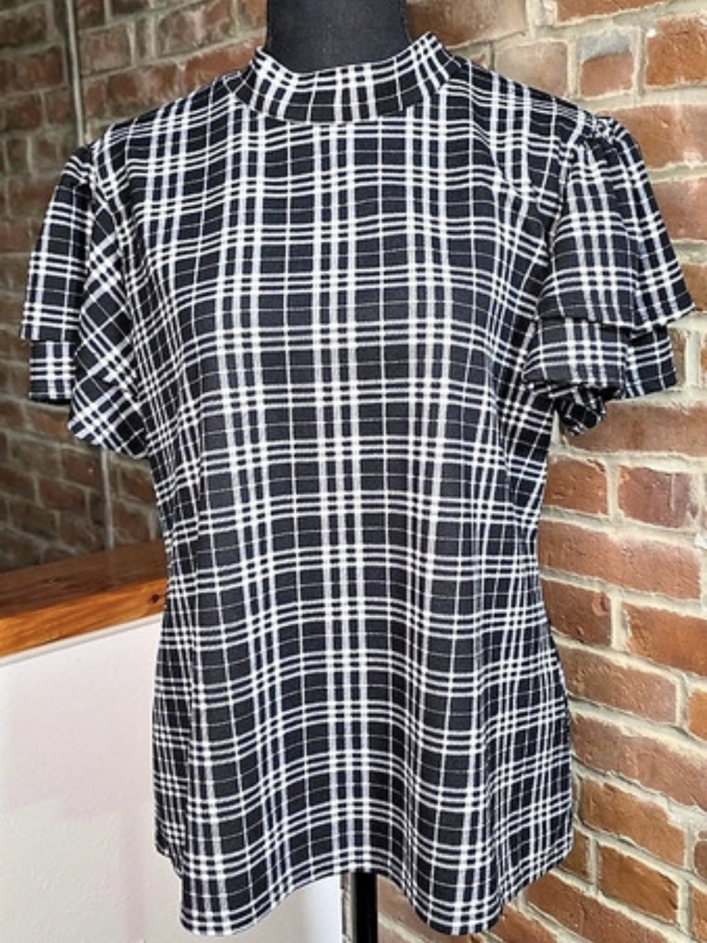 VAMP Plaid Button Down Shirt in Black & White Like New